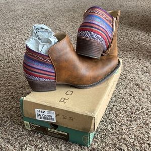 Roper ankle boot snip toe. Size 10.